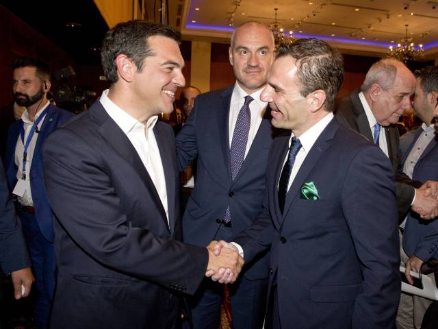 The President of the Kastorian Fur Association with the Prime Minister of Greece at the annual meeting of S.B.B.E.